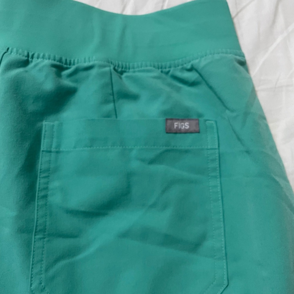 Figs surgical green Scrub Set with Pink Drawstring XL top L bottom - Picture 13 of 13